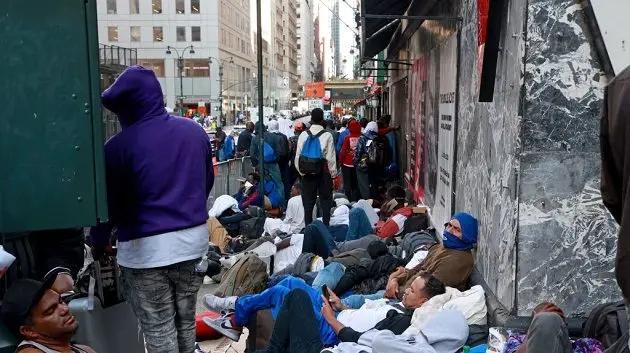 migrants-camped-in-midtown-manhattan-2