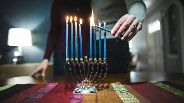getty_12723_hanukkah41359