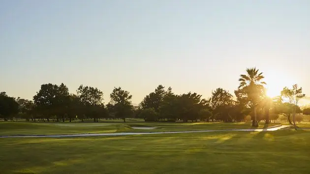 golf-course-against-sky-during-sunny-day