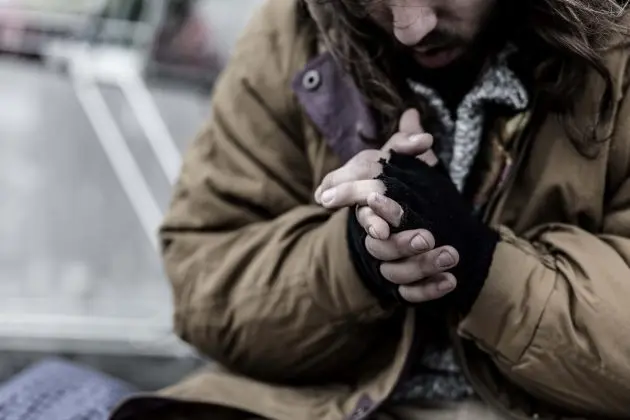 homeless-mans-dirty-hands-e1557323149777