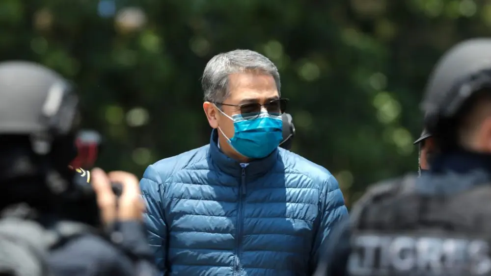 former-honduran-president-juan-orlando-hernandez-is-extradited-to-u-s