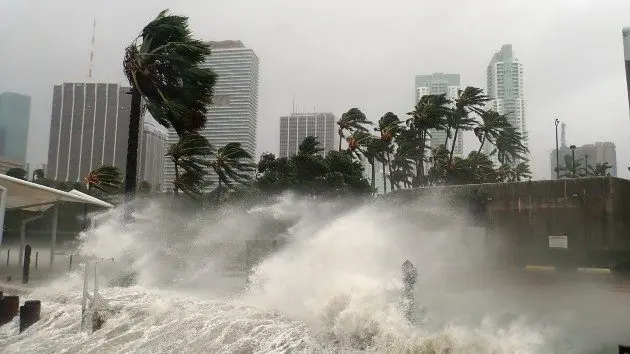 gettyrf_41023_hurricanemiami75754