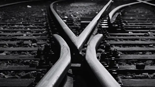 gettyrf_83022_traintracksbw2028129883999