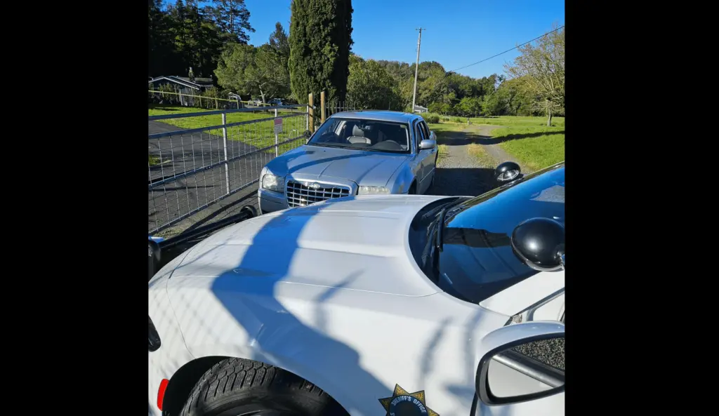 burglars-car-next-to-a-deputy-car-in-rohnert-park-4-9-24-sonoma-sheriff