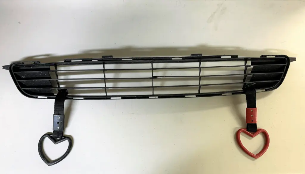 bumper-of-suspected-hit-and-run-driver-on-east-first-street-in-cloverdale-4-9-23-cloverdale-police