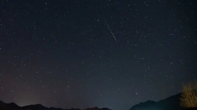 geminid-meteor-shower-lights-up-the-night