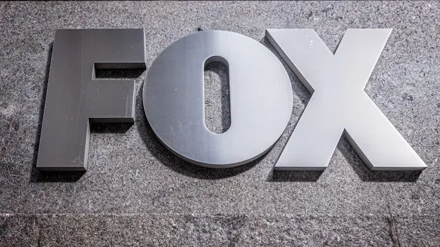 logo-at-the-main-entrance-to-the-fox-news-headquarters-at