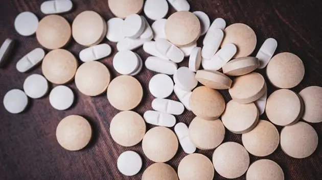 pills-representing-the-dangers-of-drug-interaction-and-self-medication