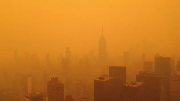 smoky-sky-in-new-york-due-to-canadian-wildfires