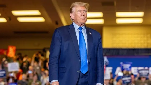 donald-trump-holds-a-campaign-rally-in-clarement-new-hampshire-2