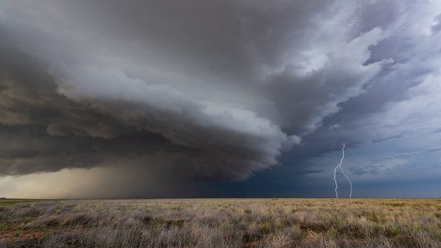 rotating-supercell-thunderstorm-texas