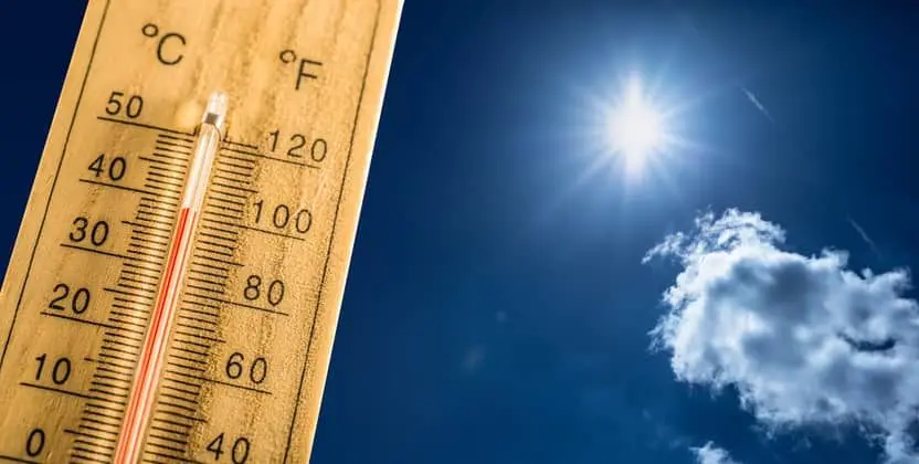 hot-summer-day-and-a-hundred-fahrenheit-on-a-thermometer