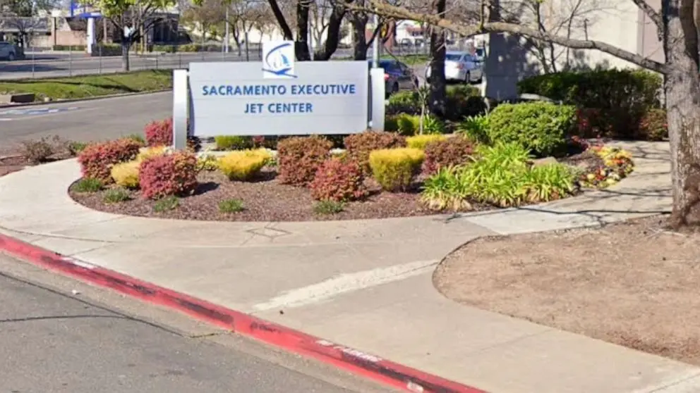 googlestreetview_sacramentoexecutivejetcenter_031523576948