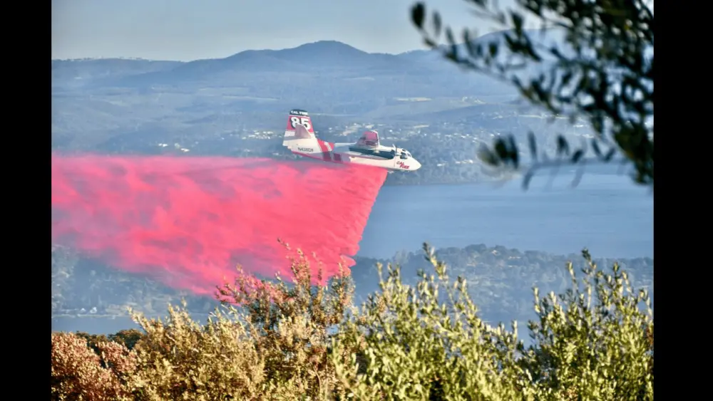 calfire-plane-dropping-fire-retardant-over-henderson-fire-in-lake-county-6-14-23-calfire