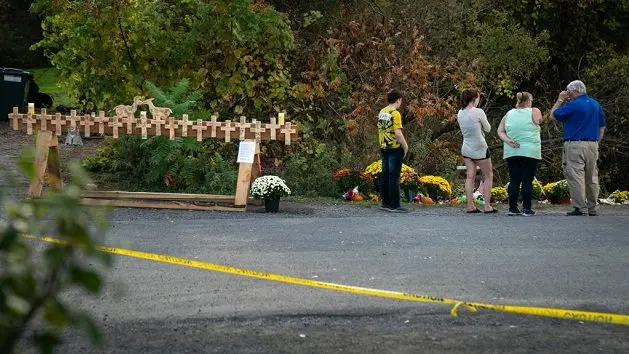 vigil-held-for-victims-of-limo-crash-over-weekend-that-killed-20-people-from-town-of-amsterdam-ny