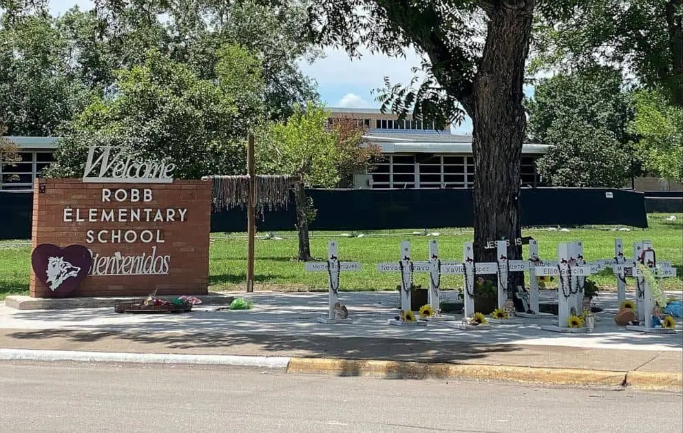 abcnews_robbelementary_051823738338