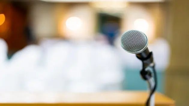 microphone-on-stage-close-up