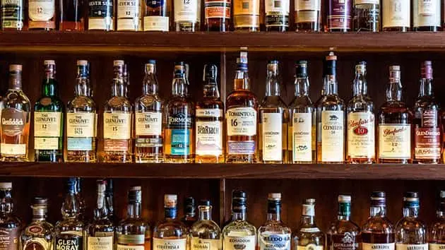 getty_liquorstore_032020