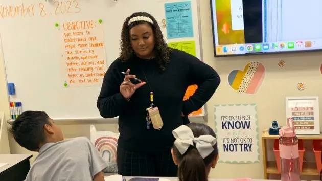 111923_abcnews_teacher340185