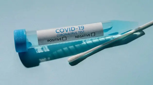 getty_2922_covidtestswab