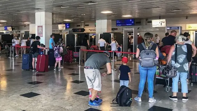 security-point-at-the-airport-antalya