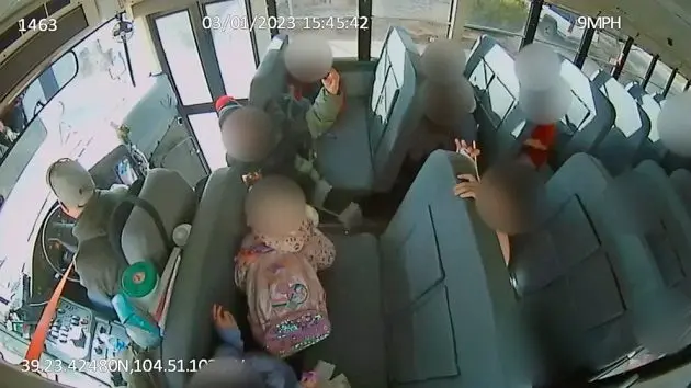douglascountysd_schoolbuskids_042023411870