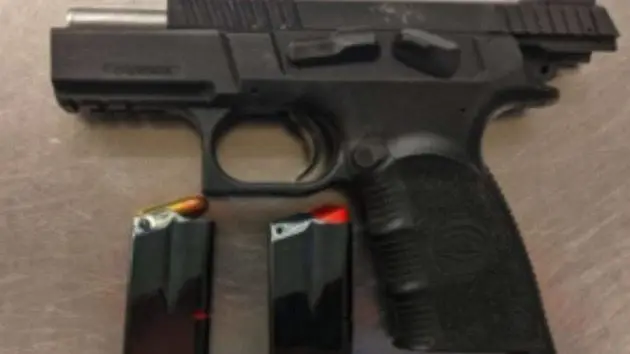 tsa-gun-checkpoint-ht-jt-230420_1682014436688_hpembed_1x1_992137509