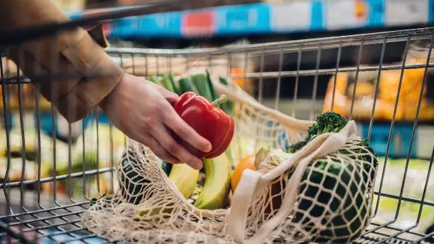 gettyrf_82522_shoppingvegscanvasbag734245