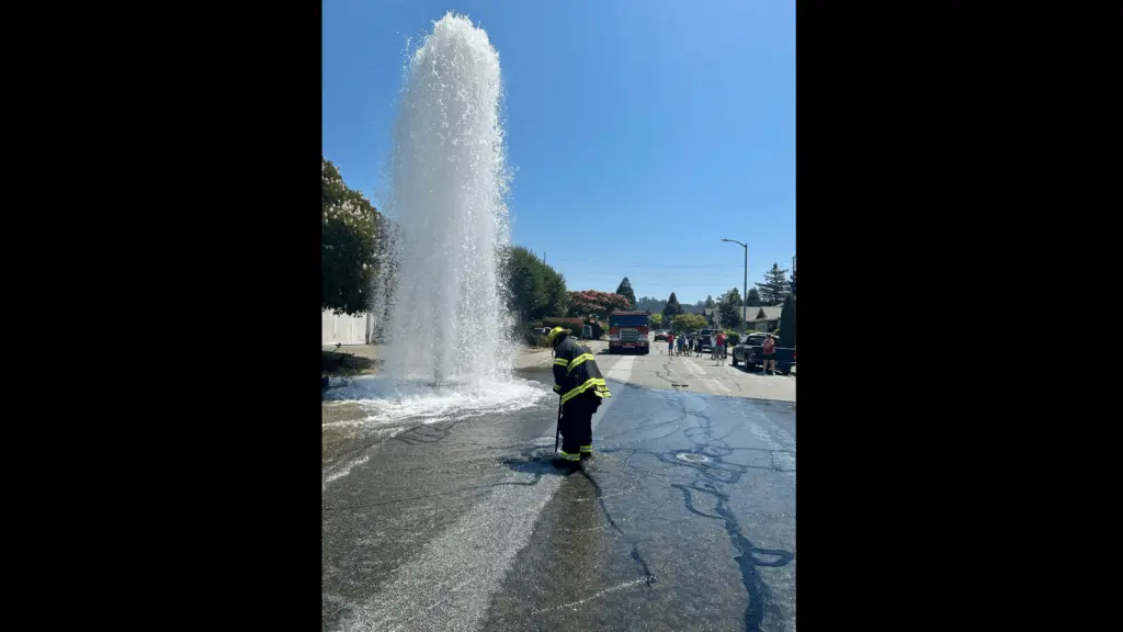 broken-fire-hyrdant-in-larkfield-sonoma-county-fire-district