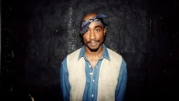 tupac-shakur-live-in-concert-2