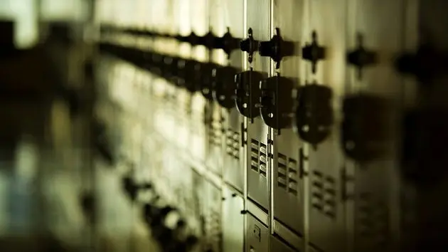 row-of-lockers-2