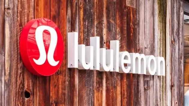 the-lululemon-store-on-walnut-street-in-the-shadyside-neighborhood-with-a-man-walking-in-front-of-it-pittsburgh-pennsylvania-usa