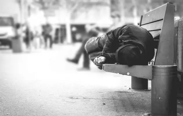 homeless-person-on-bench-e1552656423548