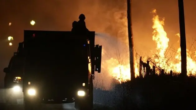 wildfires-engulf-argentinas-villa-carlos-paz