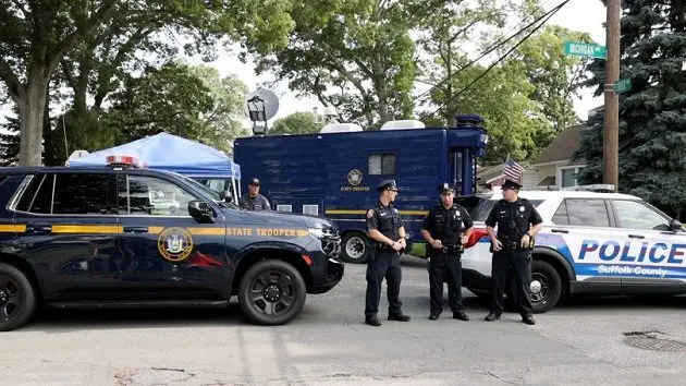 suffolk-county-police-block-off-the-road-leading-to-rex-heuermanns-house-in-massapequa-park-new-york