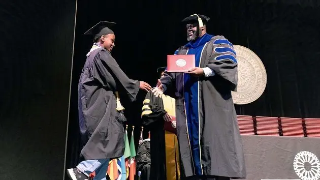 13-college-graduate-ht-lv-230525-3_1685031583056_hpembed_3x2_160099196