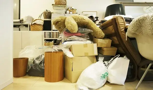 minimalismdecluttering-the-room