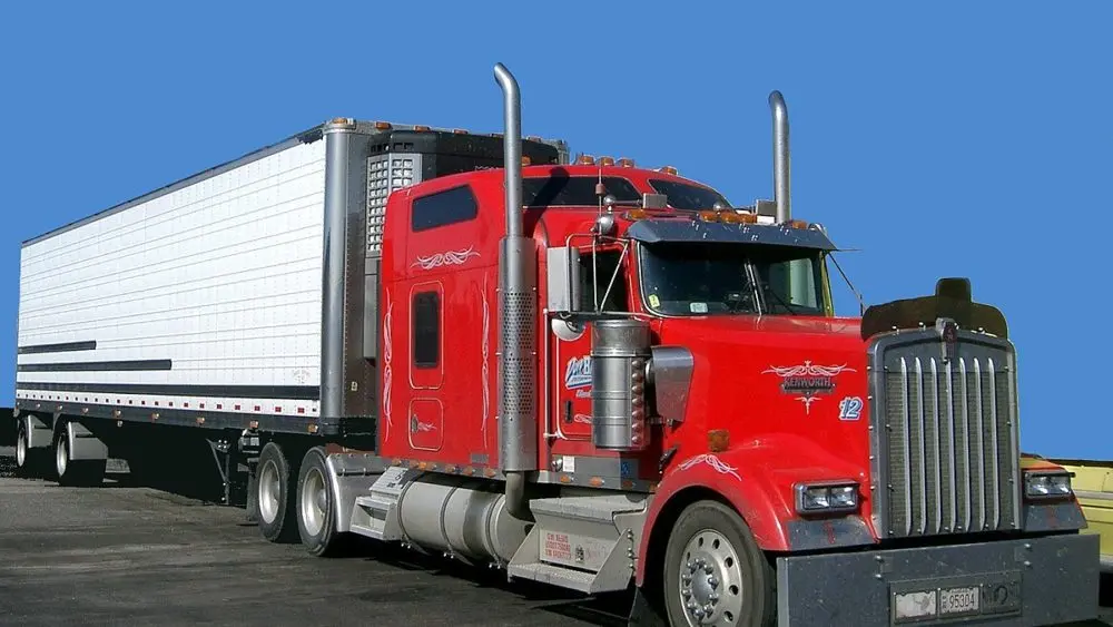 kenworth_w900_semi_in_red-1000x563365555-1
