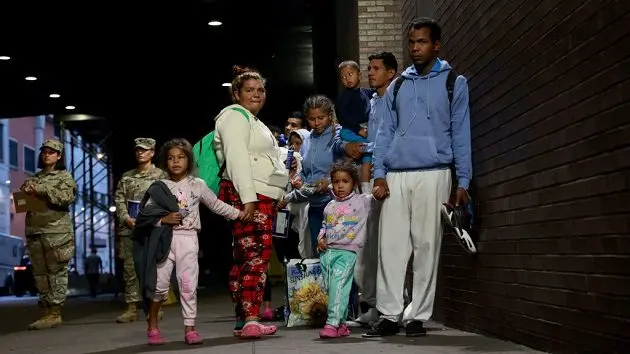migrants-arrive-in-new-york-2