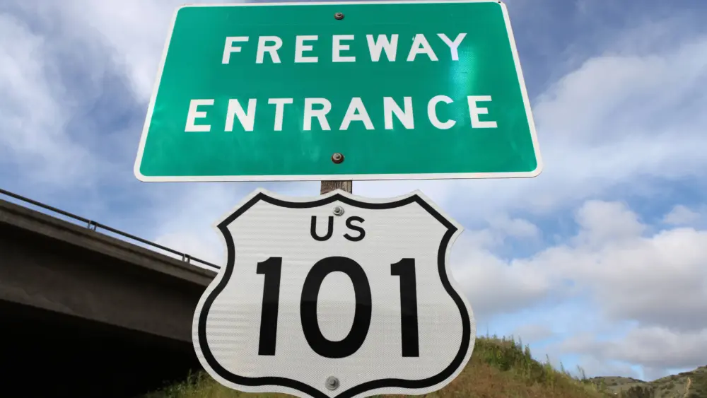 freewayentrancesignus101betweenlosangelesandsan