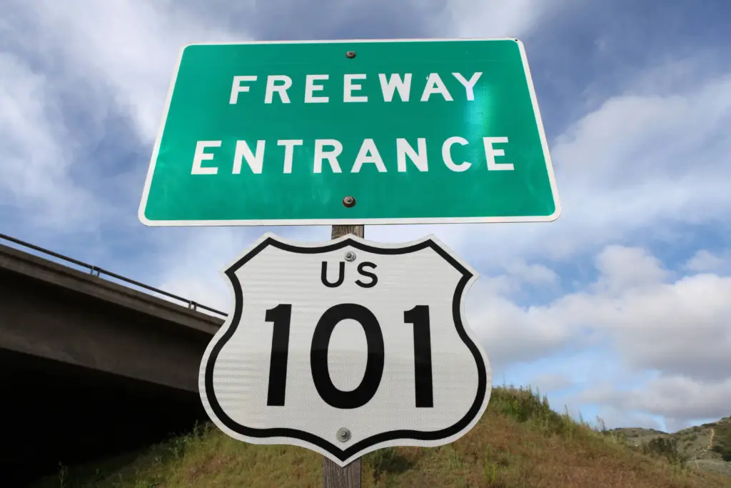 freewayentrancesignus101betweenlosangelesandsan