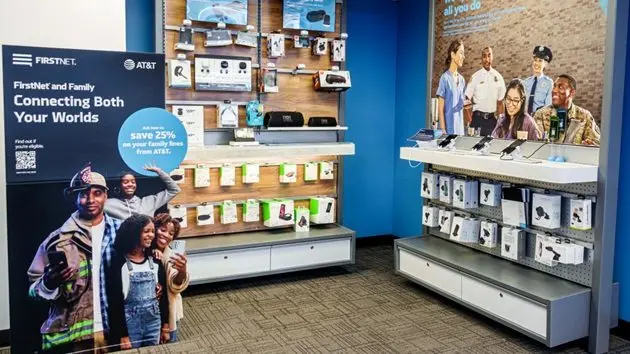 miami-beach-florida-att-store-tech-accessories-display-featuring-firstnet-and-family-service
