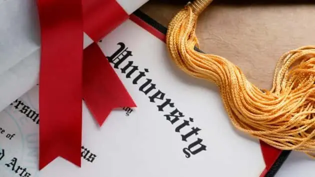 istock_53119_collegedegree
