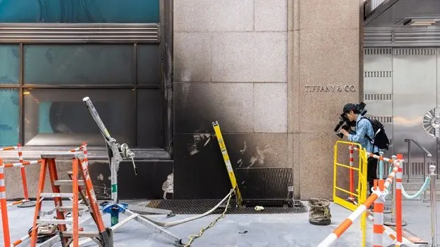 tiffanys-nyc-flagship-store-escapes-damage-from-nearby-fire