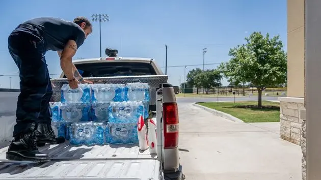 amid-texas-heat-wave-first-responders-tend-to-heat-related-emergencies