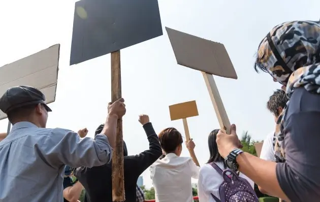 protestors-from-behind-blurred-e1538487844724