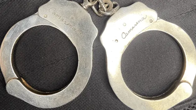 news_quinterohandcuffs_22825527599