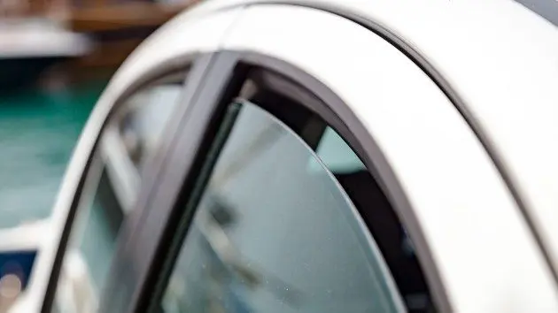 gettyrf_7424_hotcarwindow802686