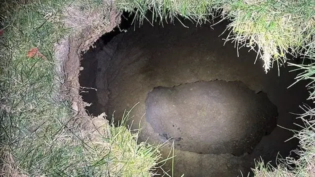 news_sinkhole_120424263135