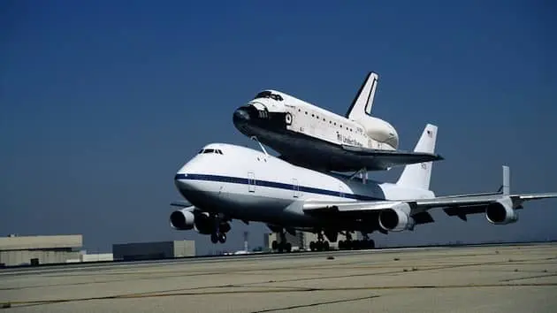 nasa-boeing-space-shuttle-and-boeing-747-carrier-aircraft